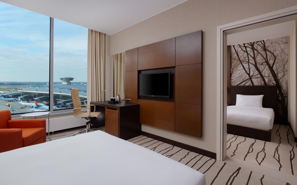 Отель Double Tree by Hilton Moscow Vnukovo Airport