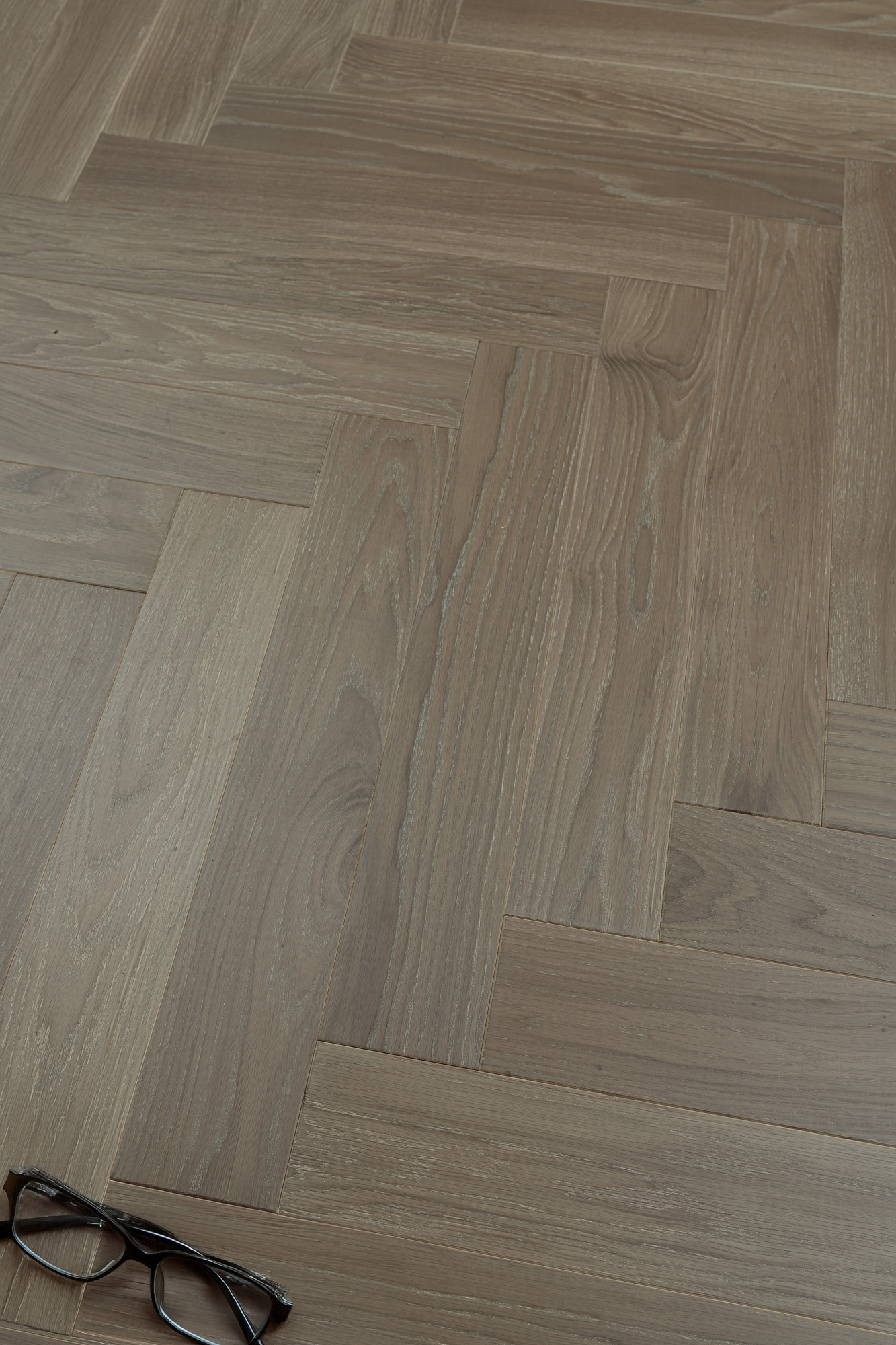 Паркет Herringbone (Английская елочка) OAK ANVIL HB Karelia    Дуб однополосная масло