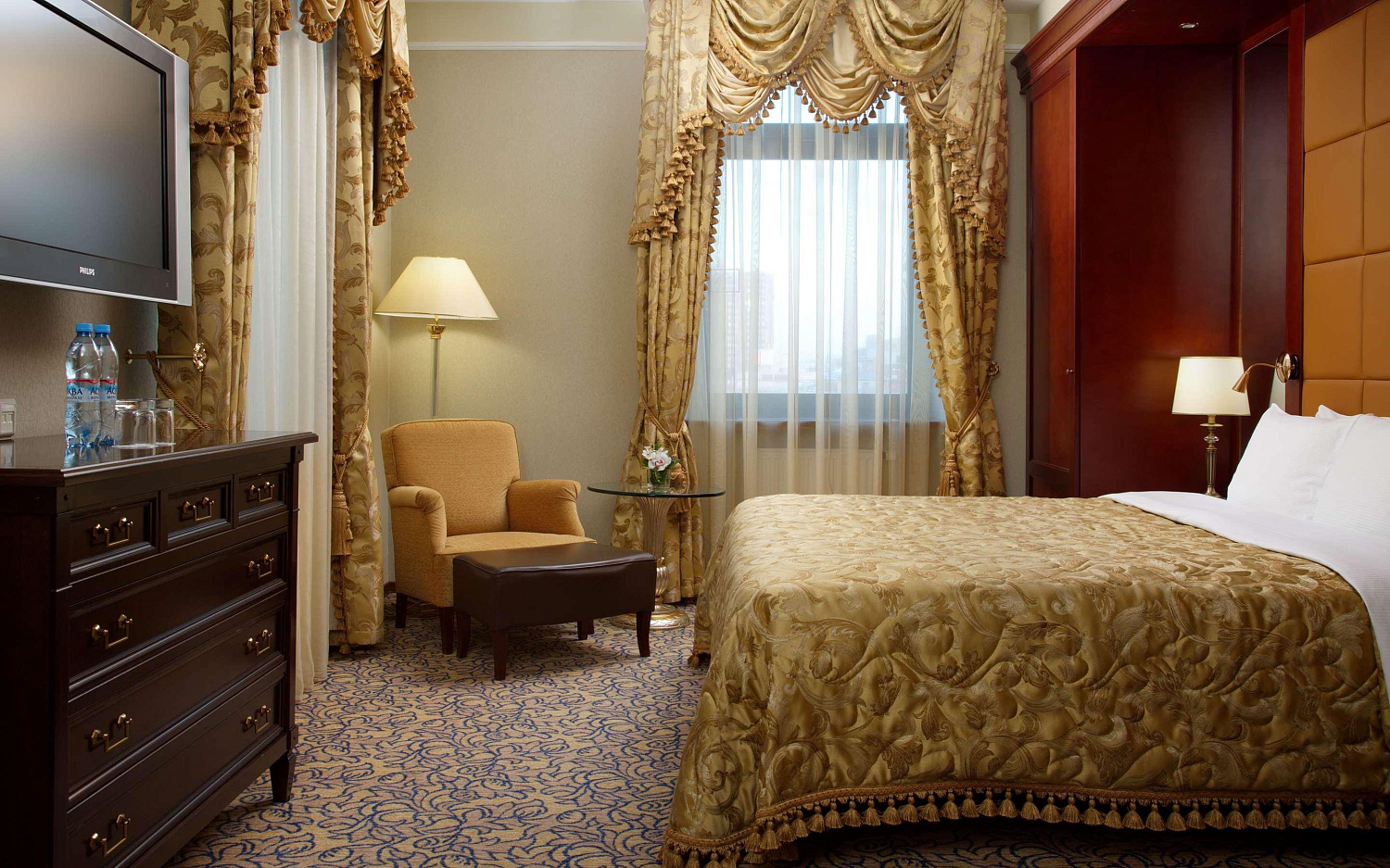 Отель Hilton, Ленинградская